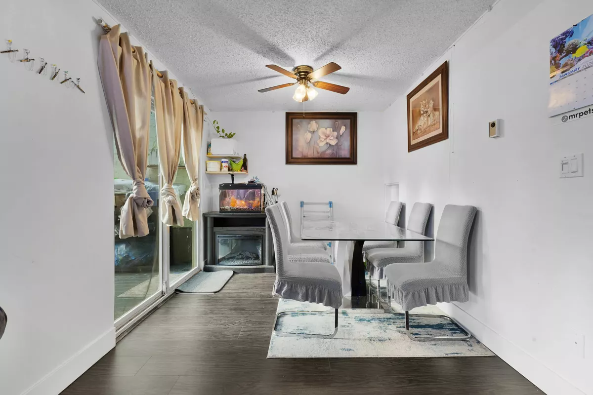 Kitchen Island Photo of 22 3075 Trethewey Street, Abbotsford, BC