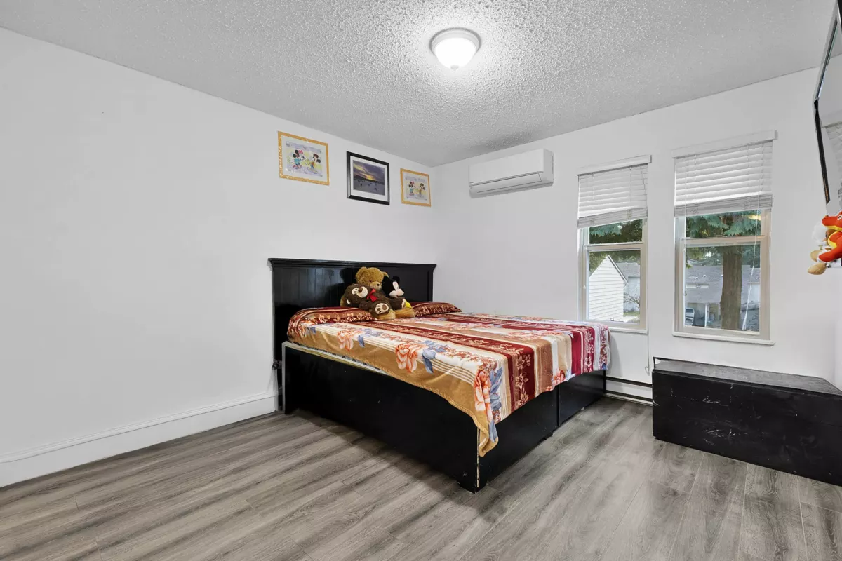 Walk-In Closet Photo of 22 3075 Trethewey Street, Abbotsford, BC