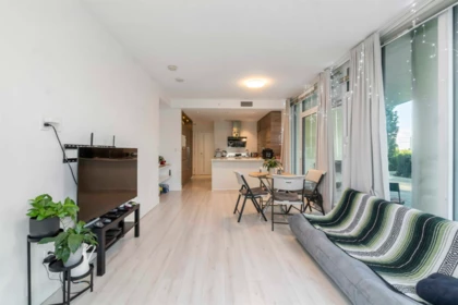 402 7388 Kingsway, Burnaby, BC
