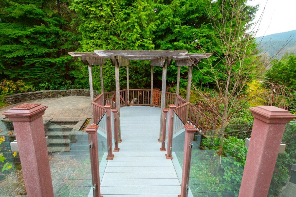 Garden / Landscaping Photo of 1605 Lockehaven Road, North Vancouver, BC