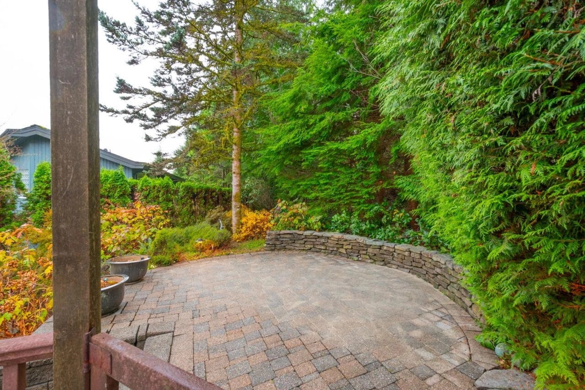 Hot Tub / Spa Photo of 1605 Lockehaven Road, North Vancouver, BC