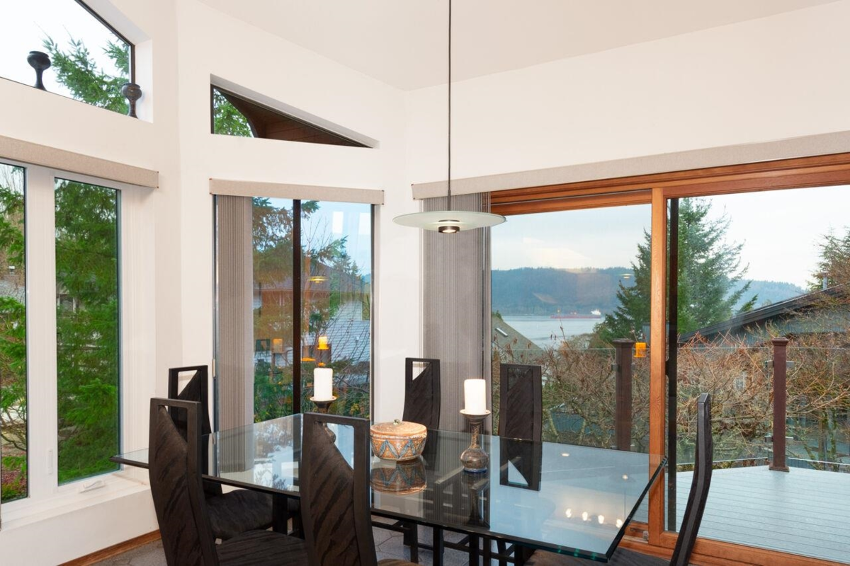 Kitchen Island Photo of 1605 Lockehaven Road, North Vancouver, BC
