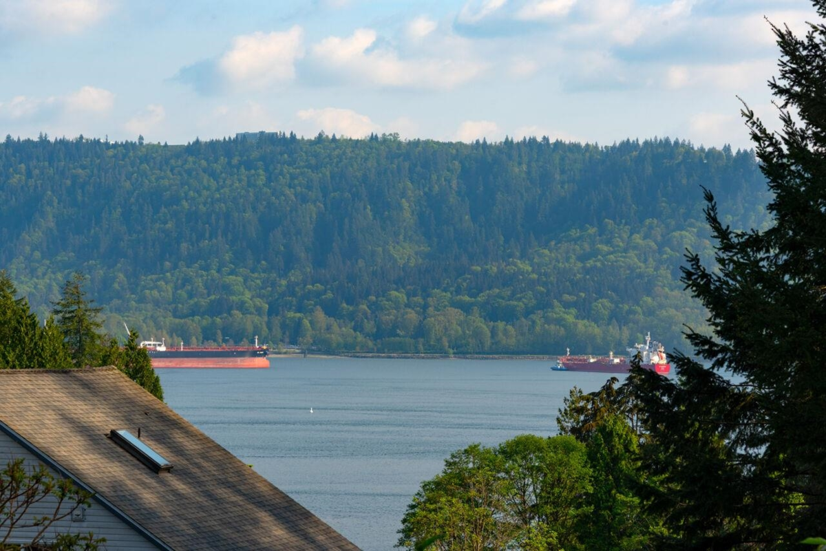 Living Room Photo of 1605 Lockehaven Road, North Vancouver, BC