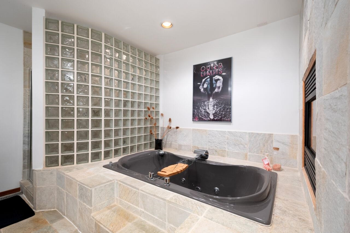 Loft / Bonus Room Photo of 1605 Lockehaven Road, North Vancouver, BC