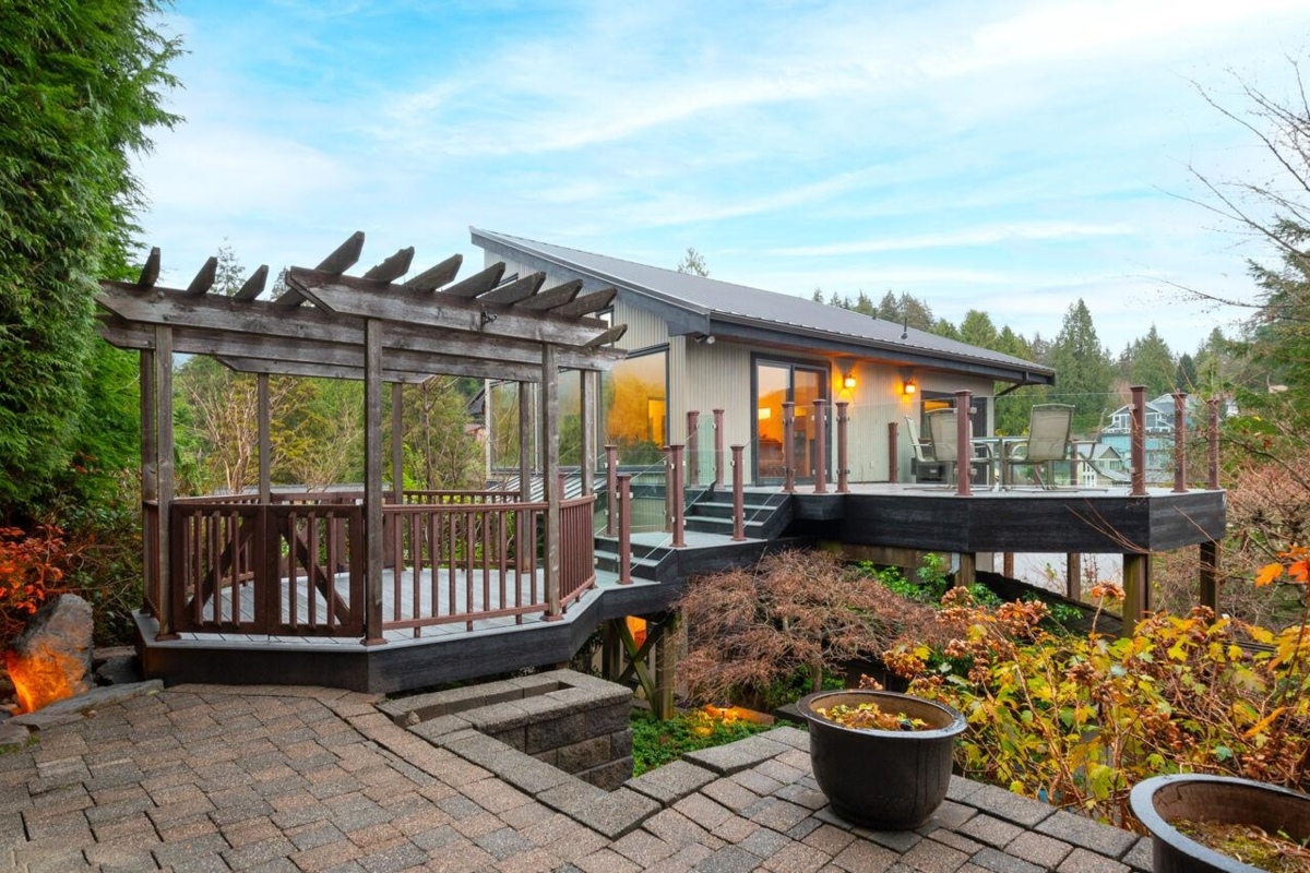 Outdoor Kitchen Photo of 1605 Lockehaven Road, North Vancouver, BC