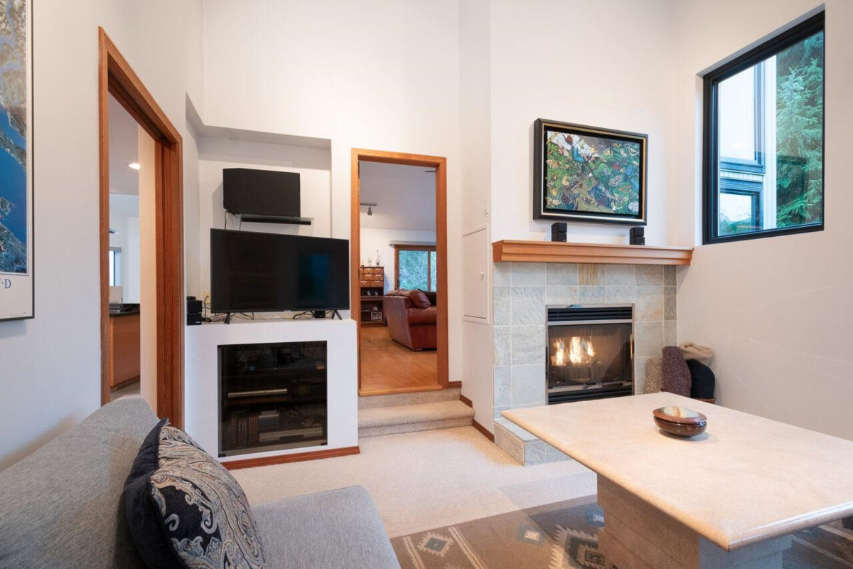 Walk-In Closet Photo of 1605 Lockehaven Road, North Vancouver, BC