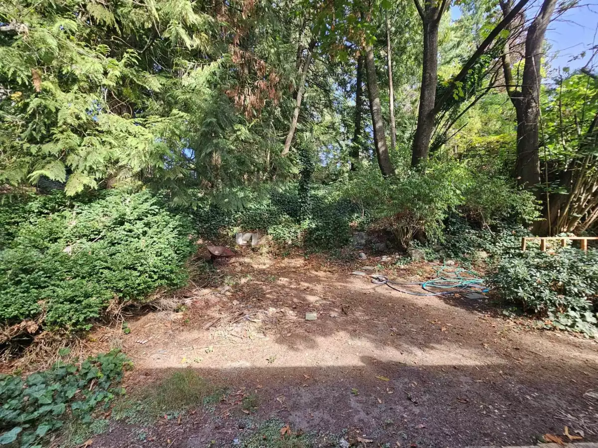 Kitchen Island Photo of 4505 Marine Drive, Burnaby, BC