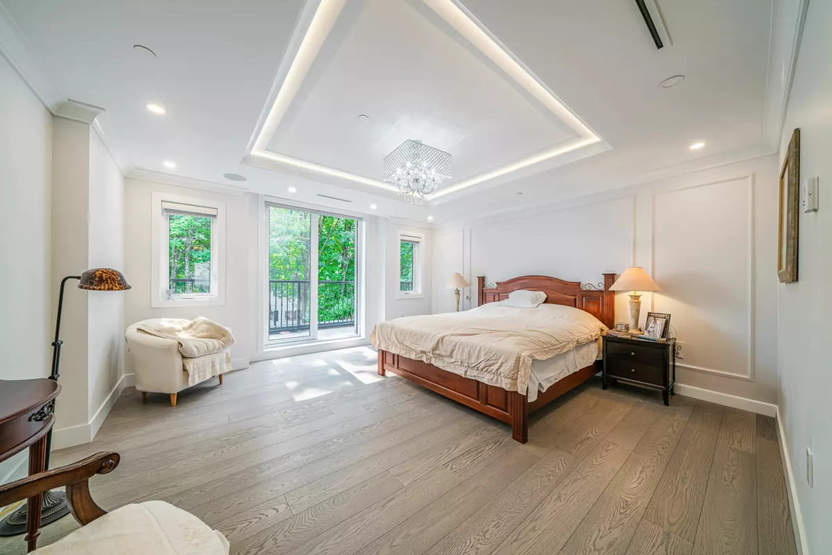 Garden / Landscaping Photo of 1048 Handsworth Road, North Vancouver, BC