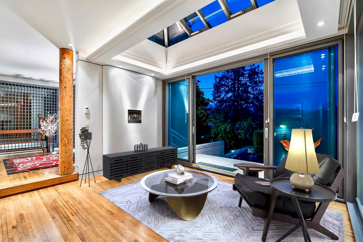 Breakfast Nook Photo of 687 Beachview Drive, North Vancouver, BC