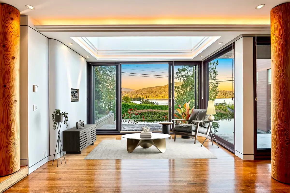Dining Area Photo of 687 Beachview Drive, North Vancouver, BC
