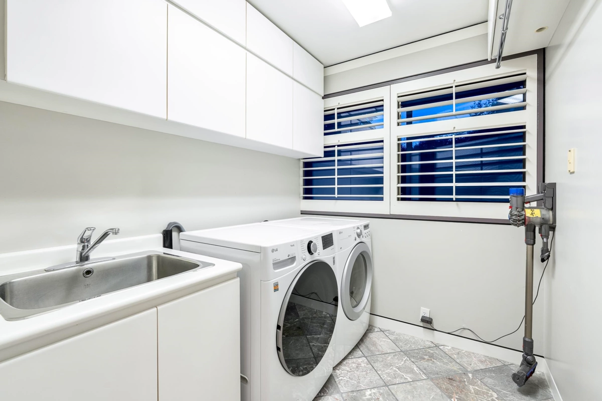 Hot Tub / Spa Photo of 687 Beachview Drive, North Vancouver, BC