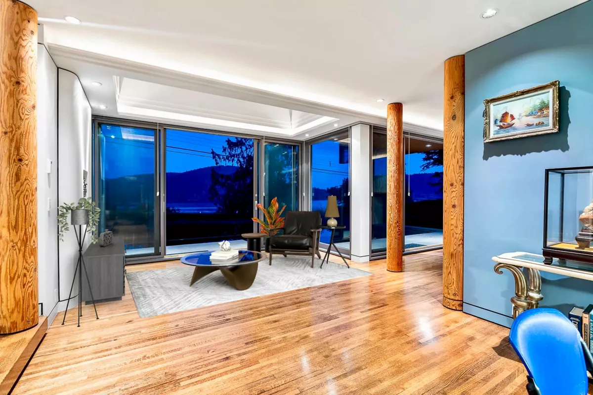Kitchen Photo of 687 Beachview Drive, North Vancouver, BC