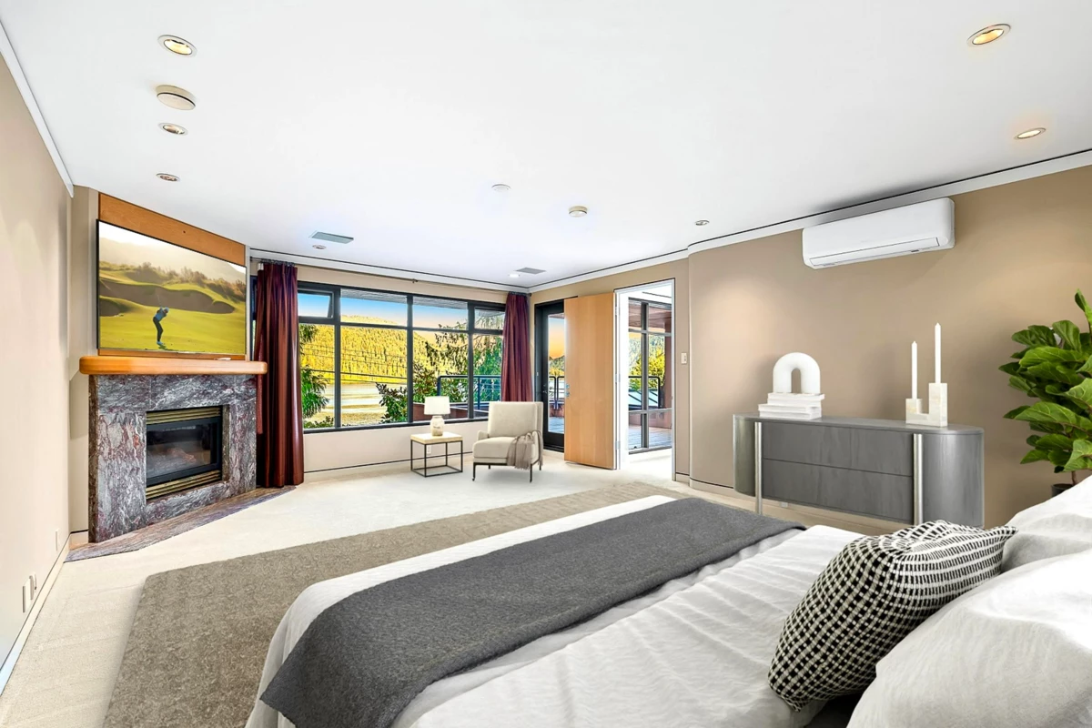 Loft / Bonus Room Photo of 687 Beachview Drive, North Vancouver, BC