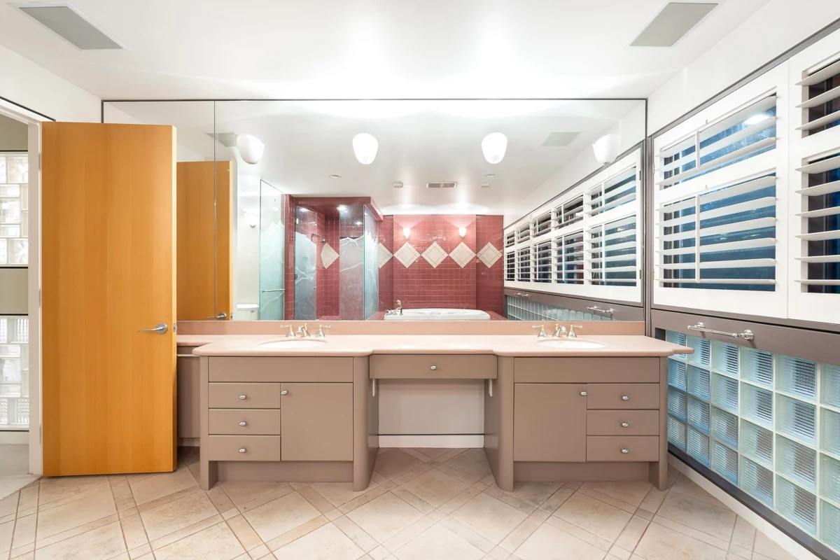 Mudroom Photo of 687 Beachview Drive, North Vancouver, BC