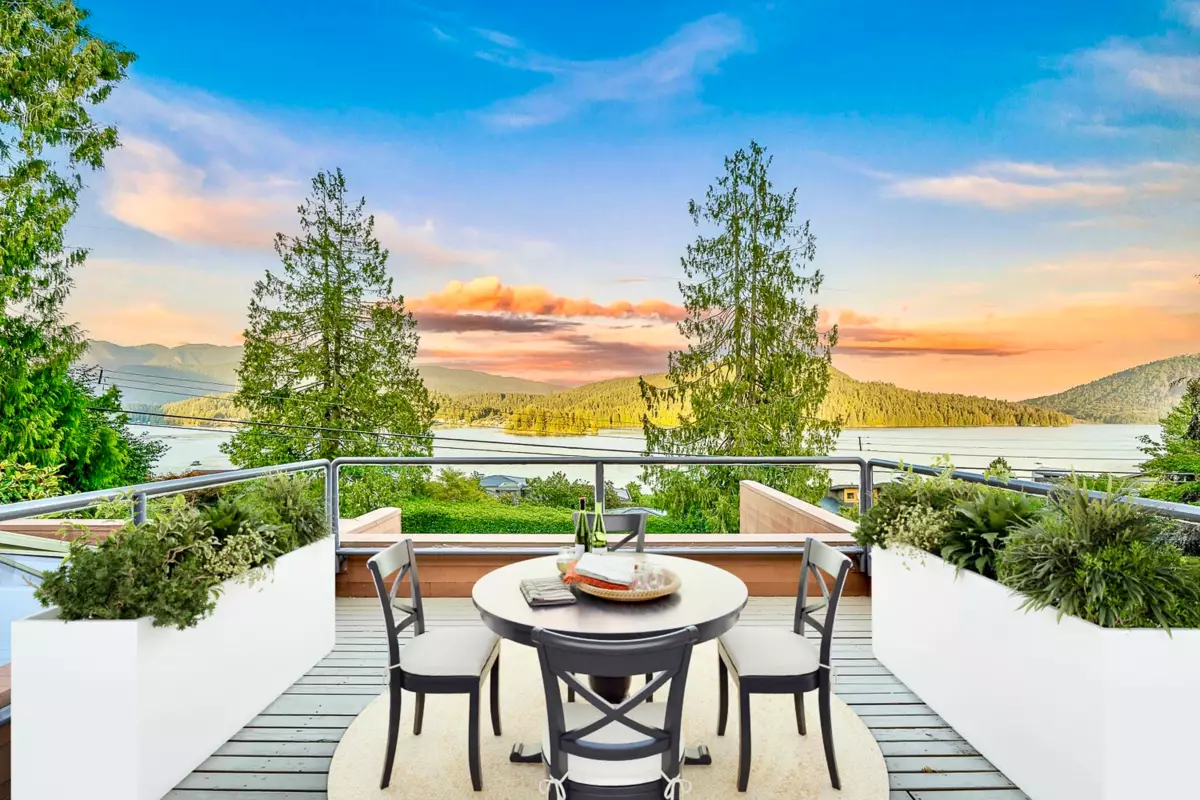 Office / Den Photo of 687 Beachview Drive, North Vancouver, BC