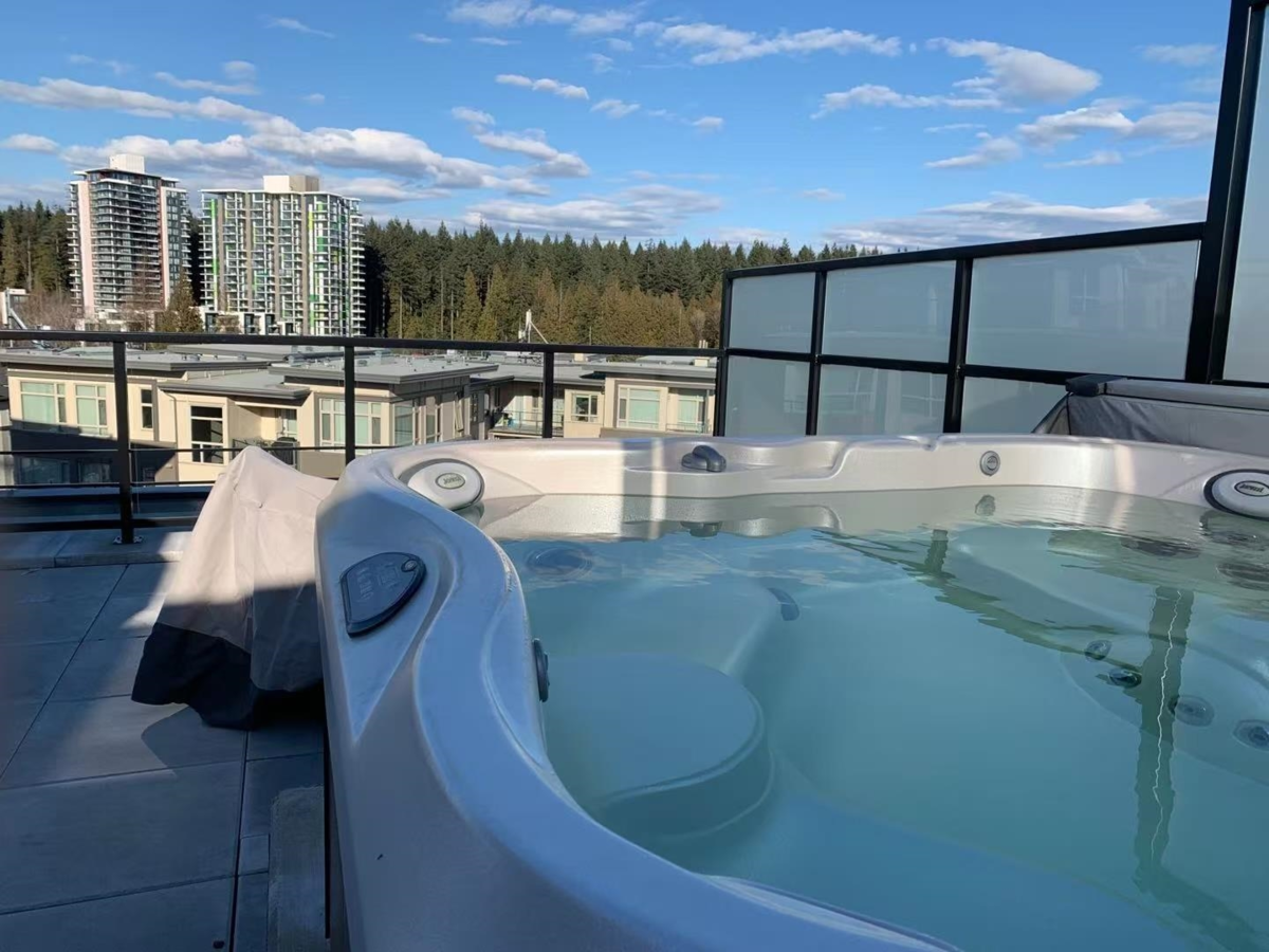 Guest Bathroom Photo of PH9 3581 Ross Drive, Vancouver, BC