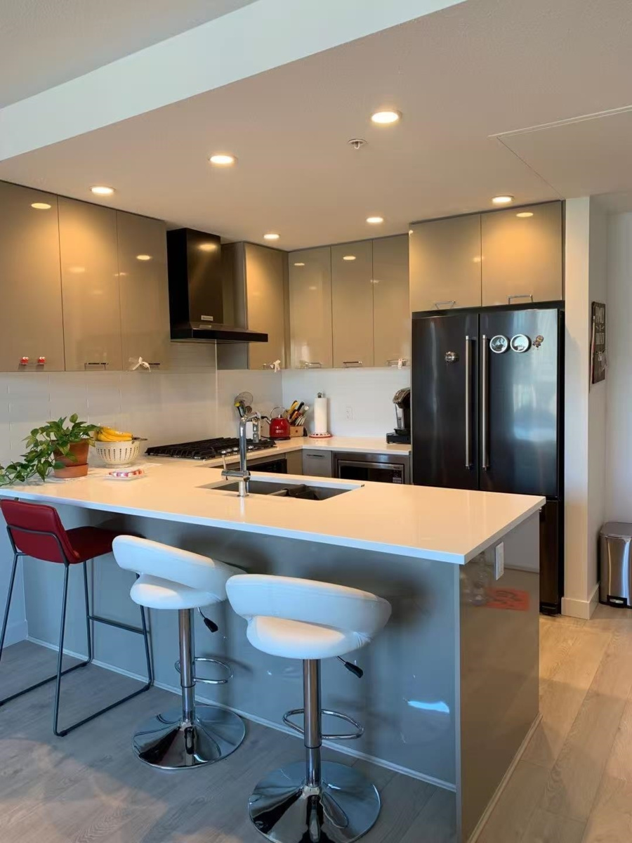 Kitchen Photo of PH9 3581 Ross Drive, Vancouver, BC
