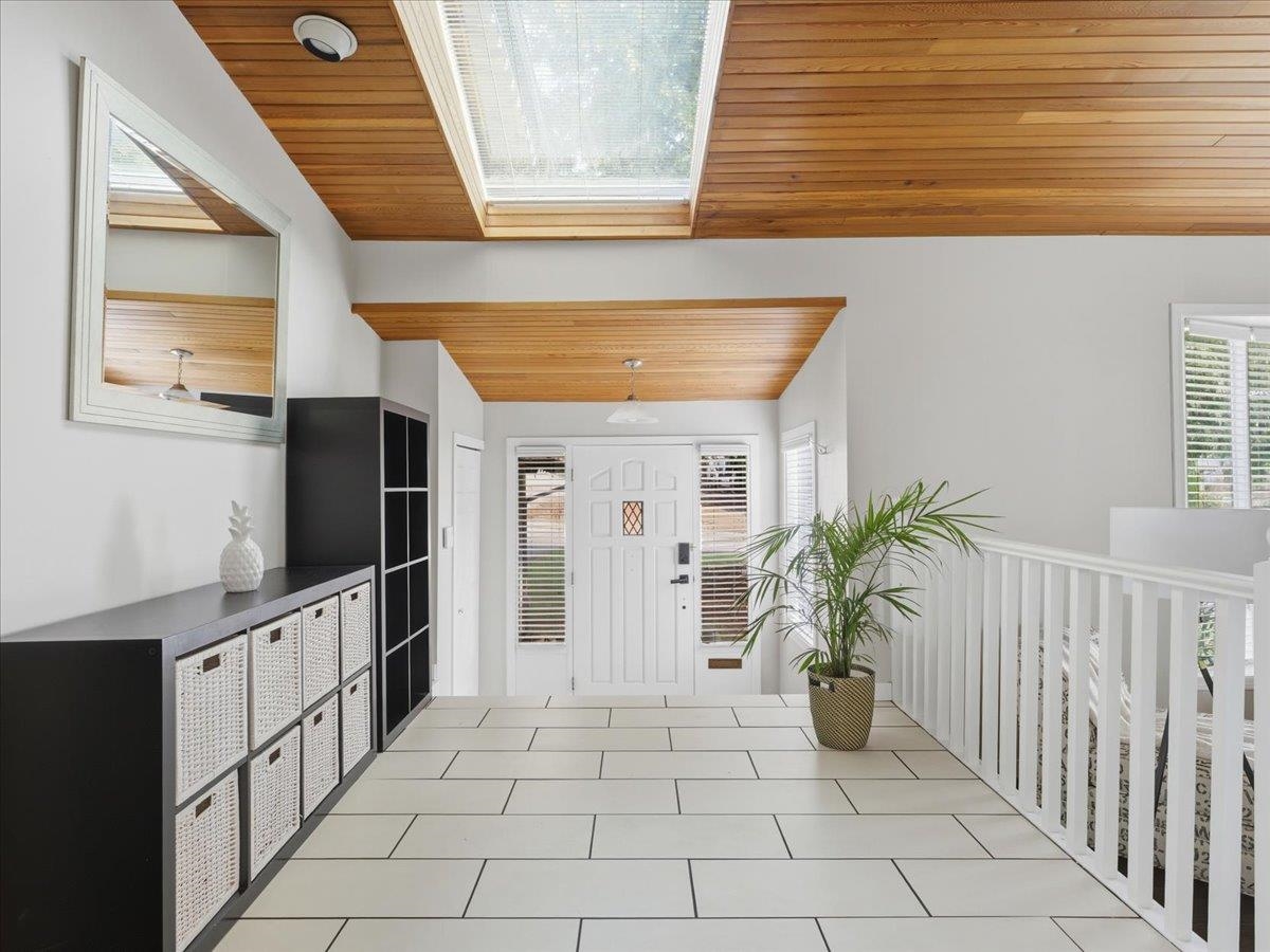 Breakfast Nook Photo of 385 Hickey Drive, Coquitlam, BC