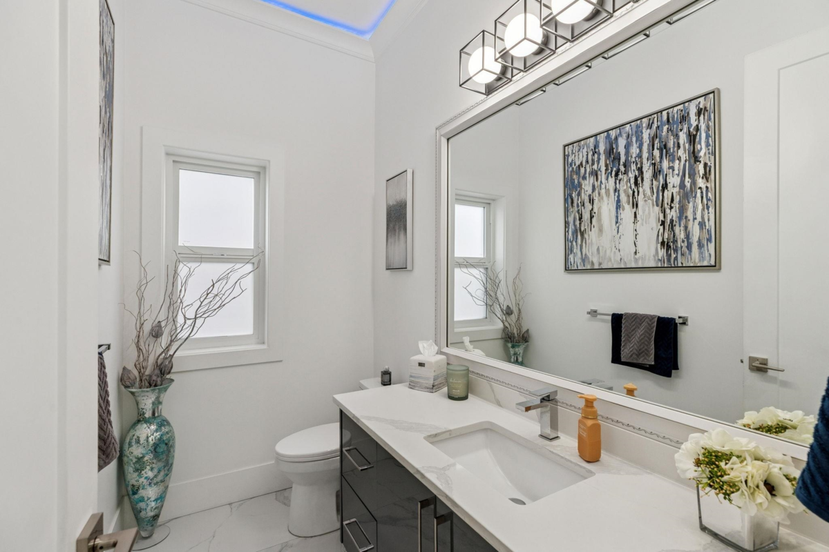 Entry Foyer Photo of 8369 209b Street, Langley, BC