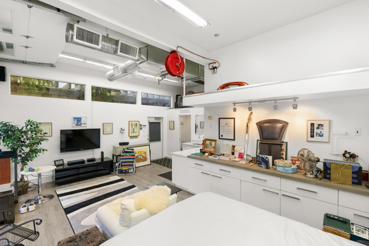 Community Amenities Photo (Clubhouse) of 15461 18th Avenue, Surrey, BC