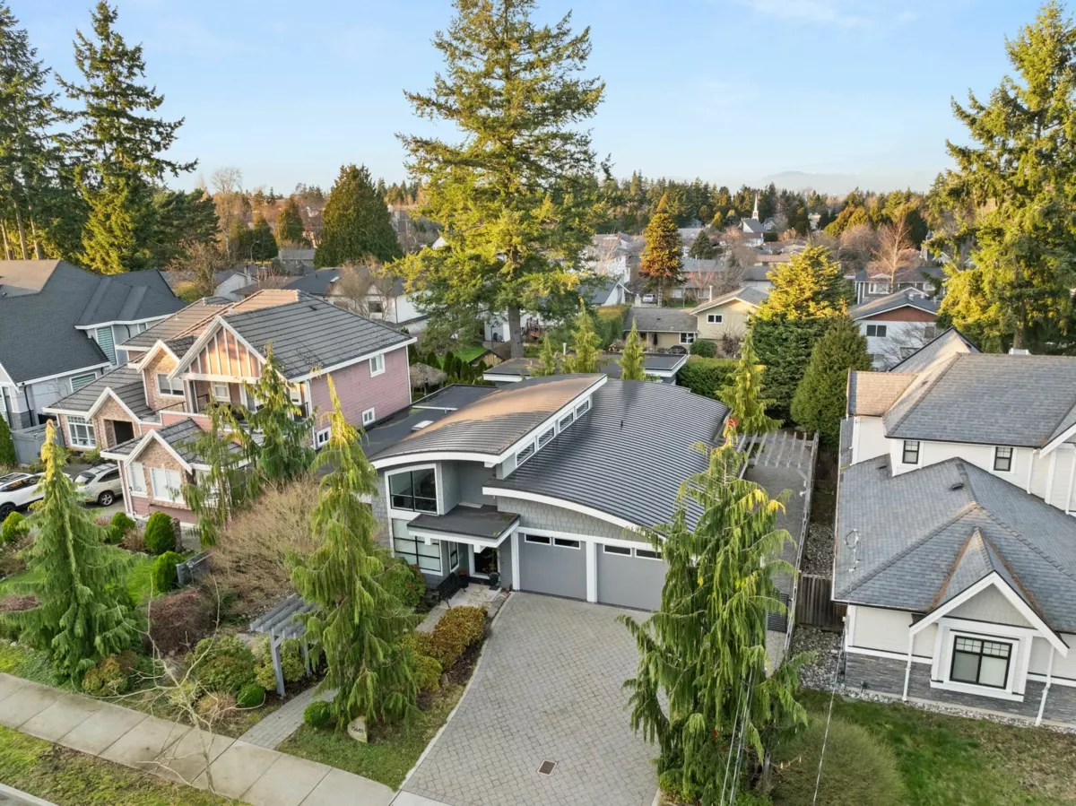 Fitness Center Photo Near 15461 18th Avenue, Surrey, BC