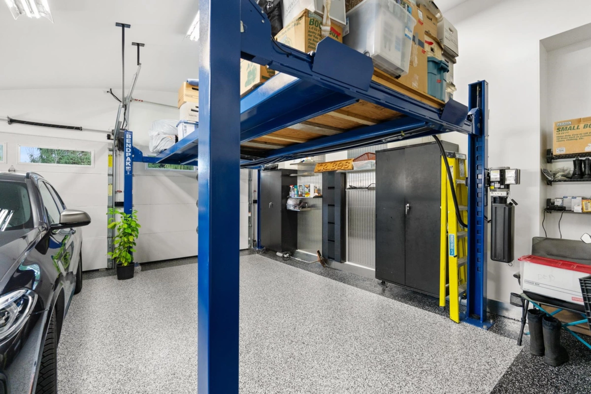 Front Yard Photo of 15461 18th Avenue, Surrey, BC