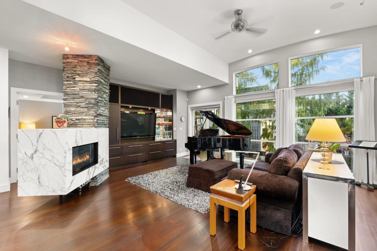 Powder Room Photo of 15461 18th Avenue, Surrey, BC