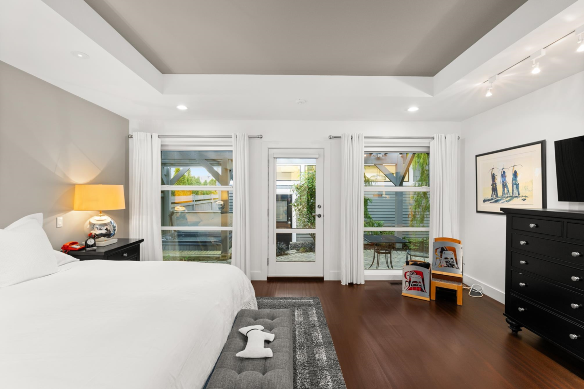 Primary Bathroom Photo of 15461 18th Avenue, Surrey, BC