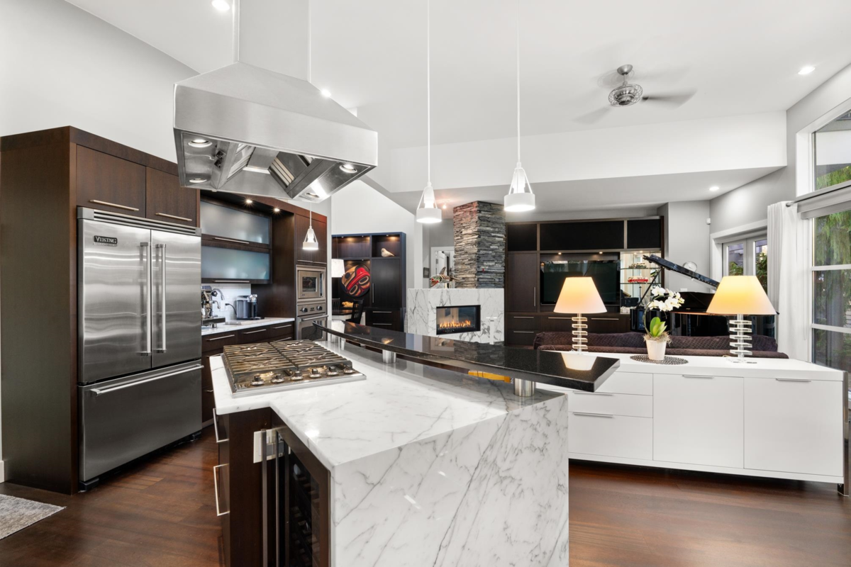 Staircase Photo of 15461 18th Avenue, Surrey, BC