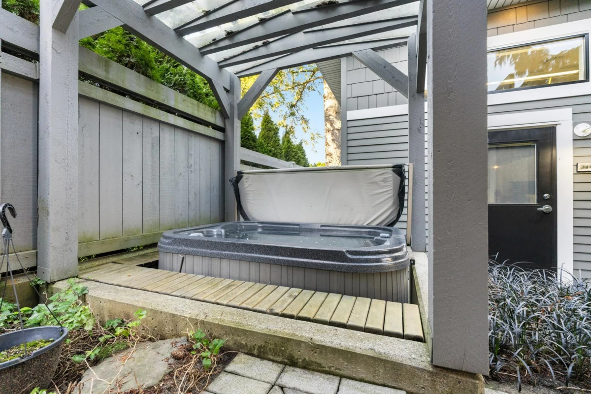 Swimming Pool Photo of 15461 18th Avenue, Surrey, BC