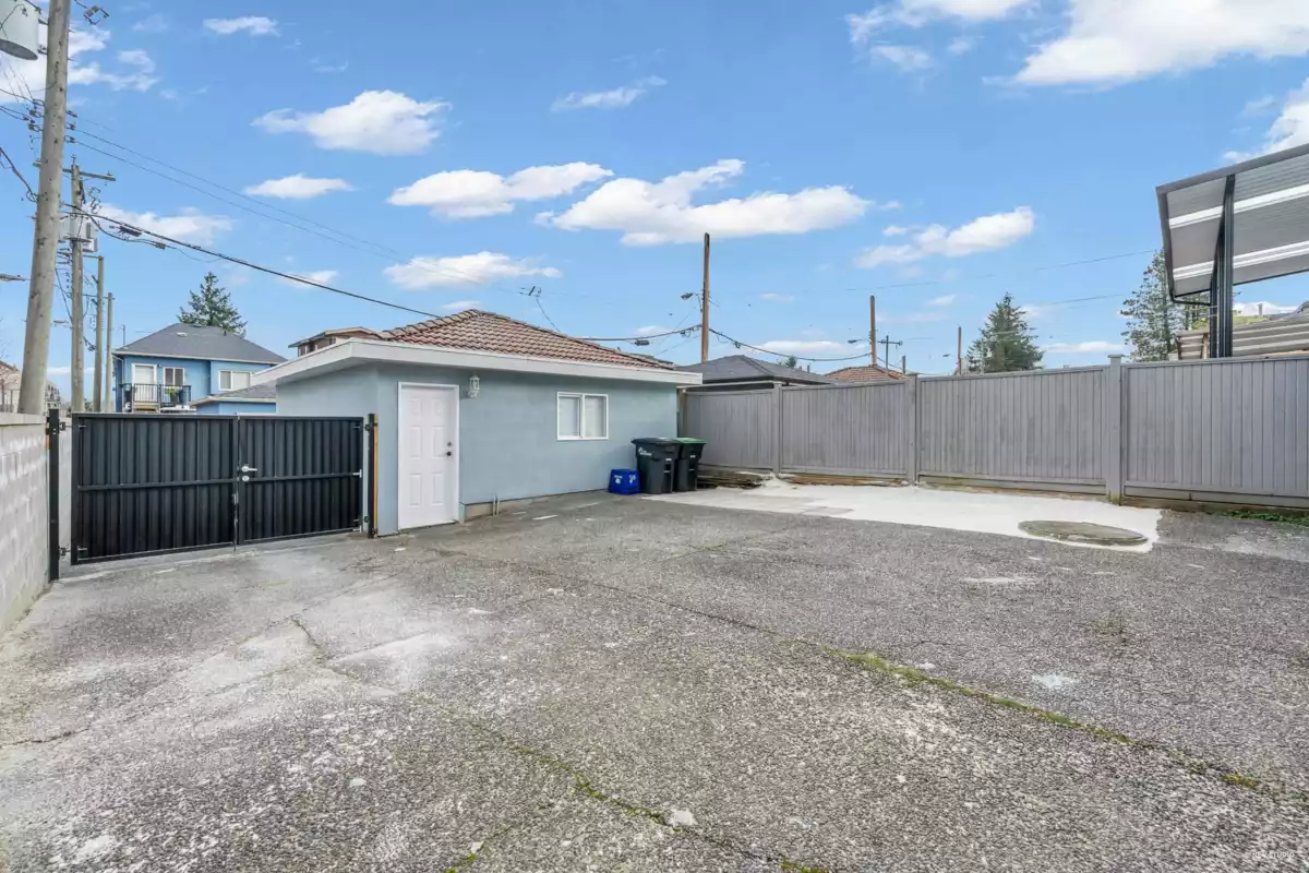 Hot Tub / Spa Photo of 719 E 27th Avenue, Vancouver, BC