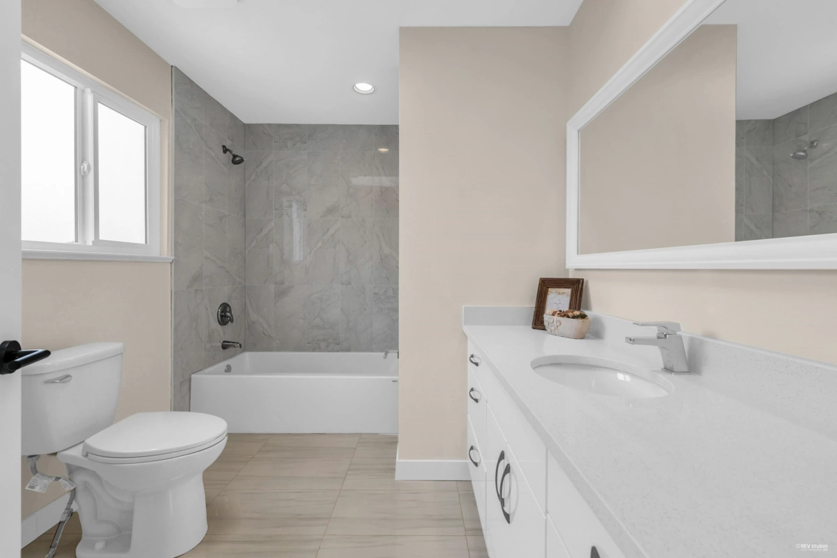 Laundry Room Photo of 719 E 27th Avenue, Vancouver, BC