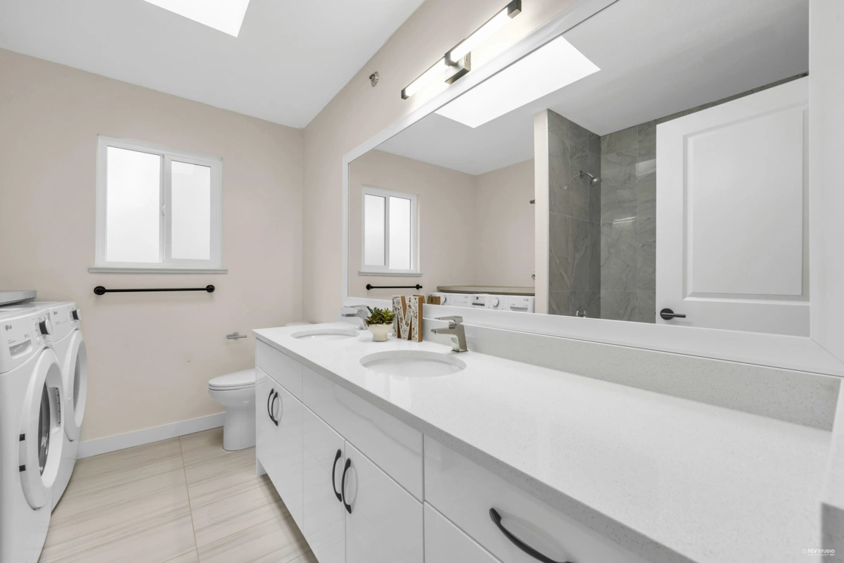 Staircase Photo of 719 E 27th Avenue, Vancouver, BC