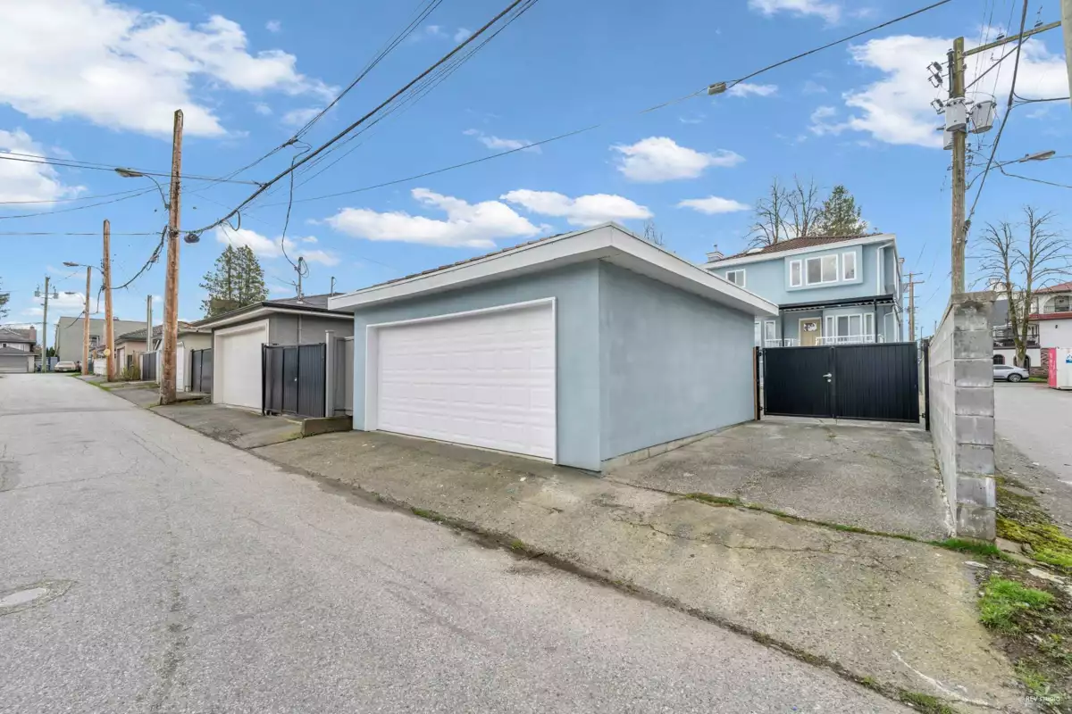 Street View Photo of 719 E 27th Avenue, Vancouver, BC