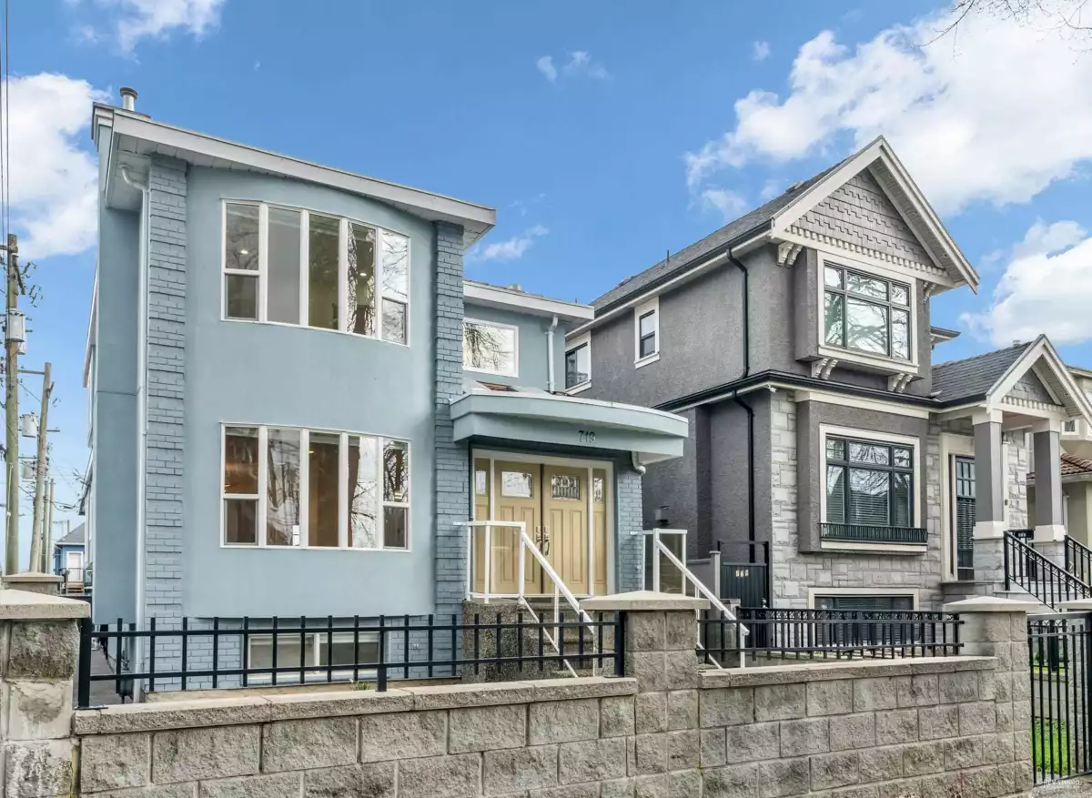 Swimming Pool Photo of 719 E 27th Avenue, Vancouver, BC