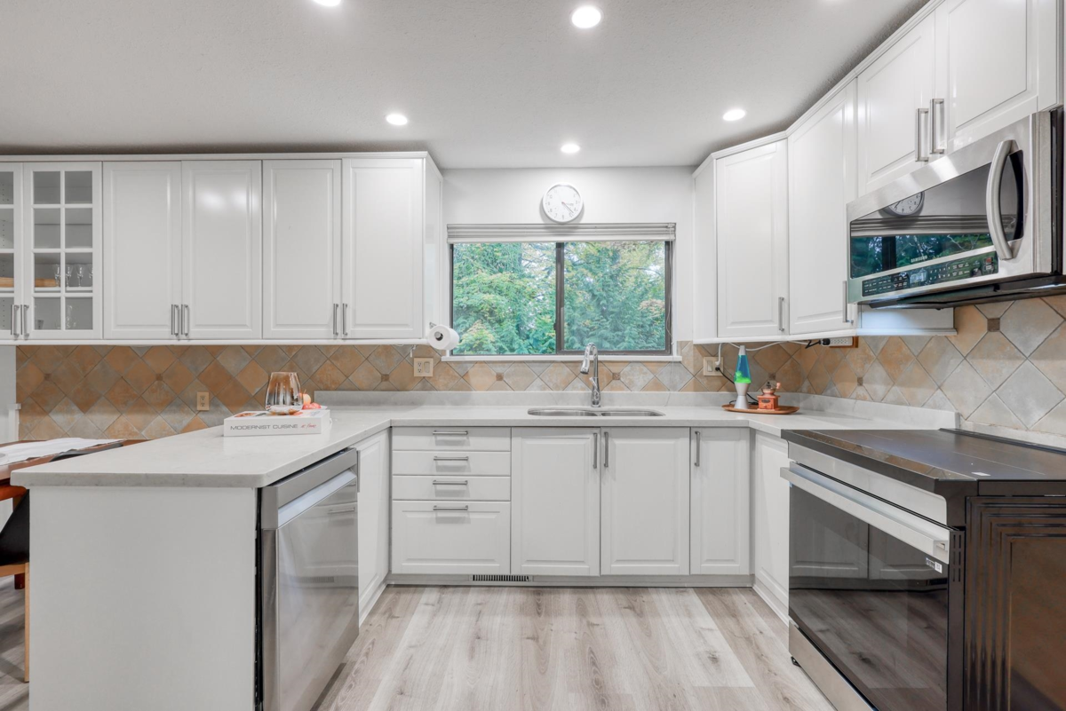 Breakfast Nook Photo of 1311 Charter Hill Drive, Coquitlam, BC