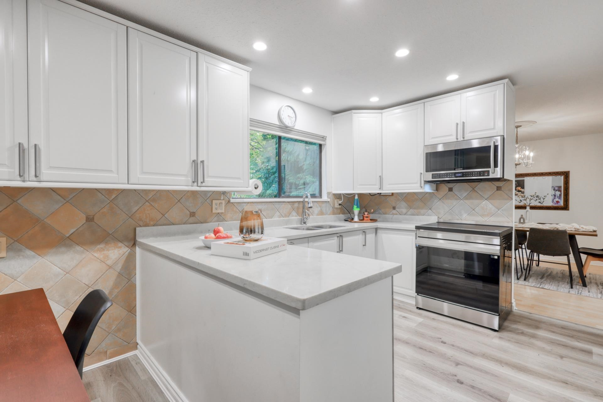 Walk-In Closet Photo of 1311 Charter Hill Drive, Coquitlam, BC