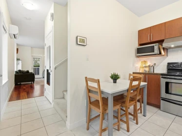 Primary Bedroom Photo of 1 7136 18th Avenue, Burnaby, BC