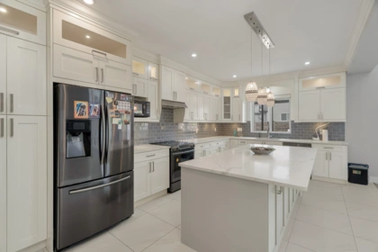 Kitchen Island Photo of 27687 Railcar Crescent, Abbotsford, BC