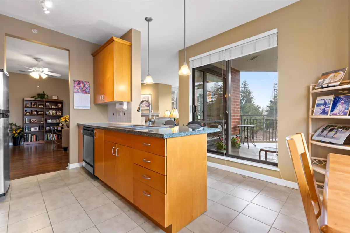 Dining Area Photo of 304 1581 Foster Street, White Rock, BC