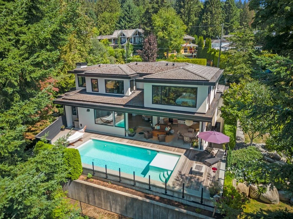 Family Room Photo of 2650 Rosebery Avenue, West Vancouver, BC