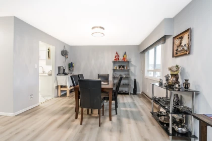 Kitchen Island Photo of 203 32040 Peardonville Road, Abbotsford, BC