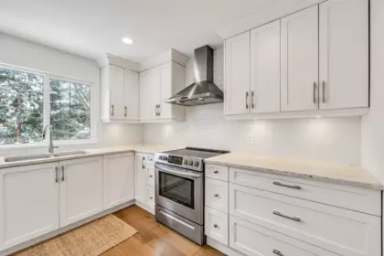 Kitchen Island Photo of 117 Aspenwood Drive, Port Moody, BC