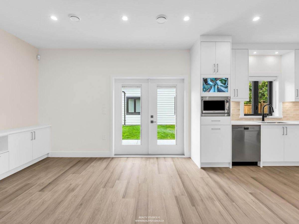 Family Room Photo of 2 4257 Knight Street, Vancouver, BC