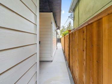 Outdoor Kitchen Photo of 2 4257 Knight Street, Vancouver, BC