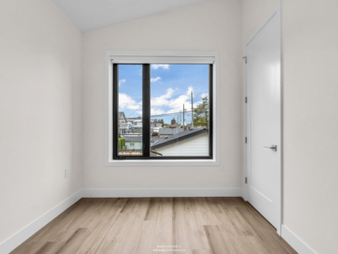 Powder Room Photo of 2 4257 Knight Street, Vancouver, BC
