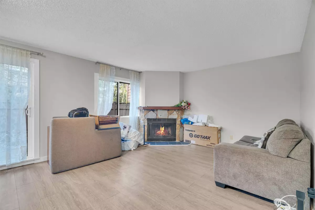 Family Room Photo of 13335 70b Avenue, Surrey, BC