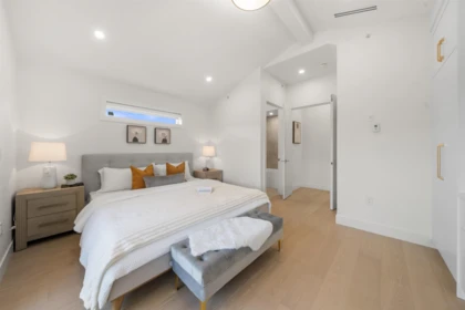 Hot Tub / Spa Photo of 1 1582 E 2nd Avenue, Vancouver, BC