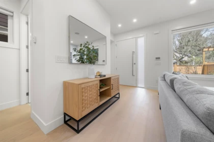 Kitchen Photo of 1 1582 E 2nd Avenue, Vancouver, BC