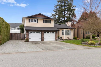 20492 Walnut Crescent, Maple Ridge, BC, Maple Ridge — Single Family Residence for sale